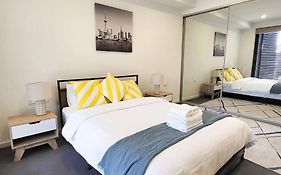 Modern Elegance: 2 Bedroom Oasis W/ Free Parking